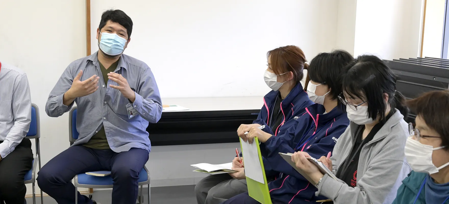 小さな顔の見える会（多職種連携会）